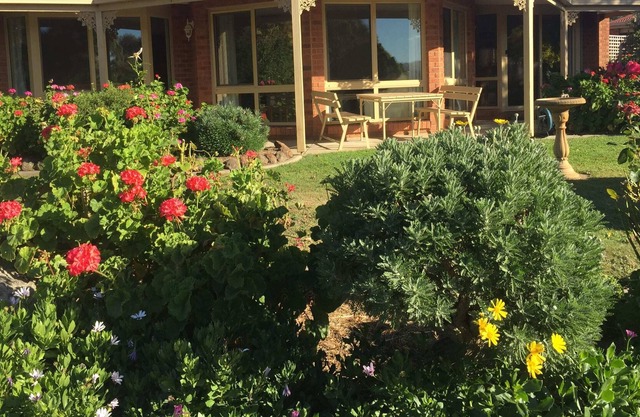 Ravenswood Retreat Farmstay with friendly animals