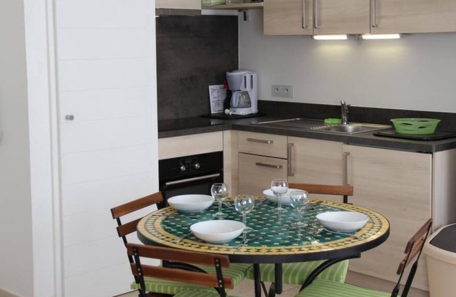 Recent apartment for 4 people in Porquerolles. Holiday vouchers.