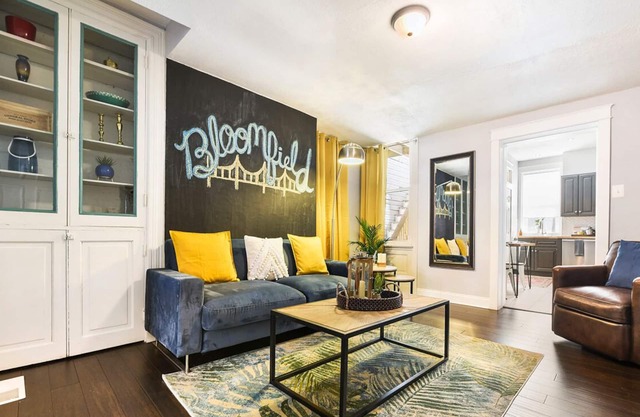 Recently refurbished, great location, walking distance to bars & restaurants!