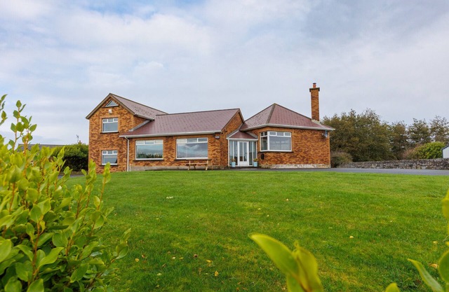 Red Brick House Rosses Point - Panoramic Sea Views