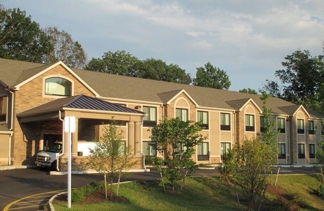 Red Carpet Inn And Suites Monmouth Jtc