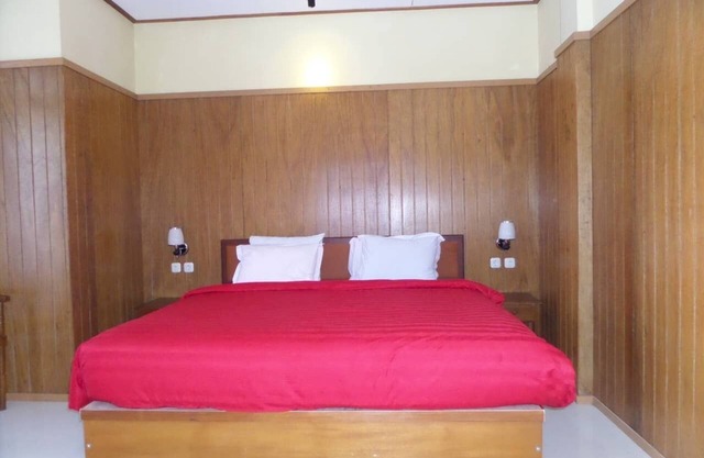 Red Double Bedroom near active volcano Bromo