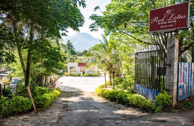 Red Lotus Holiday Resort