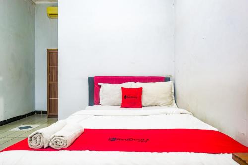 RedDoorz near Batik Tulis Celaket 2
