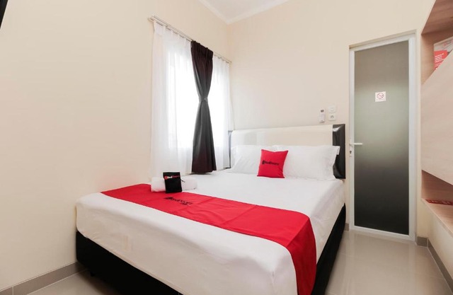 RedDoorz near Soekarno Hatta Airport