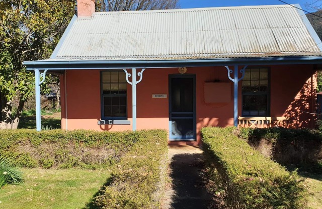 Redruth - 2 bedroom cottage situated in wandiligong