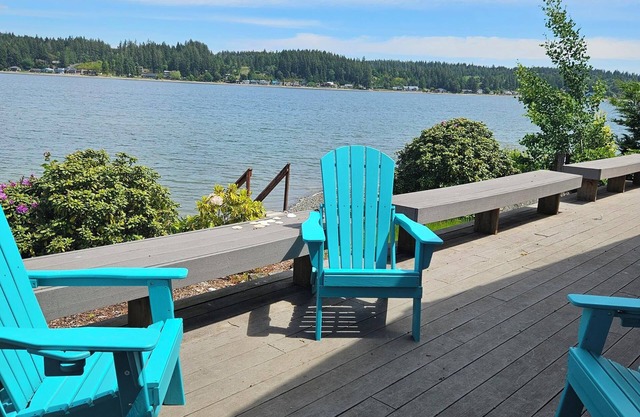 Reduced price! 5 Bedroom Waterfront Home - Kayaks - Come and Enjoy!
