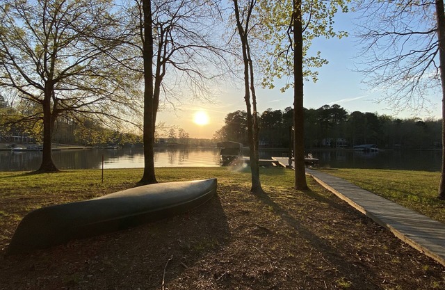 Reduced Spring rates! On Lake Oconee with Sunset Views, 2 Masters