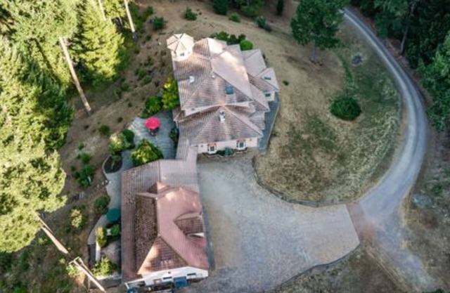 Redwood Glen Castle! A wonderful place to stay!