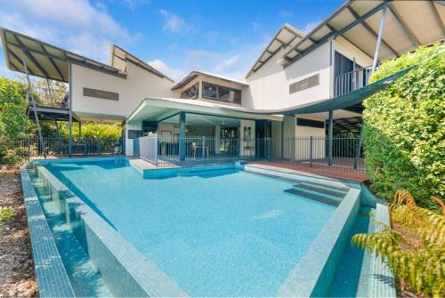 Reef Villa - A Sprawling Waterfront Oasis