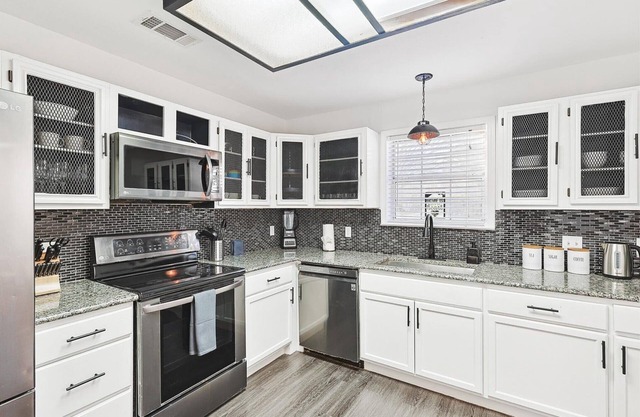 Refined 5BR-3Bath Lux Home with Pool in Mesquite