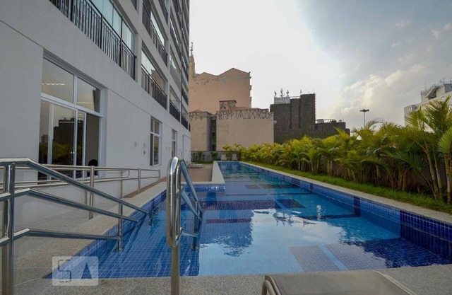 Refinement and coziness in the center of Sampa