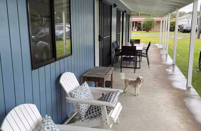 Relax and Recharge in a Charming Beach Getaway - Red Rock House