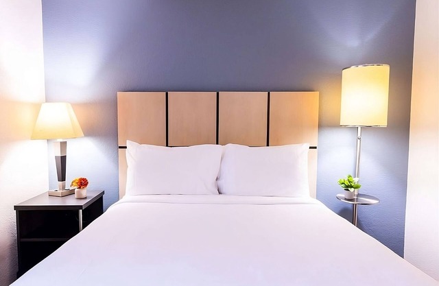 Relax and Recharge! Pet-Friendly Property, Near Asylum Skate Park
