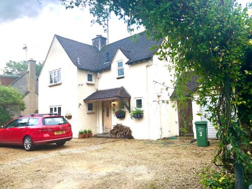 Relax and unwind at Windrush Lodge