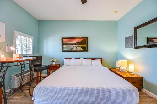Relax By Pool, Stay Near Parks Naples Studio