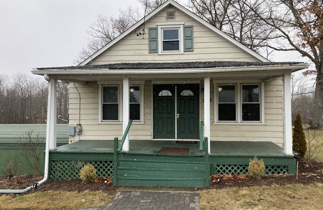 Relax in a clean and comfortable cozy cottage with all the little details