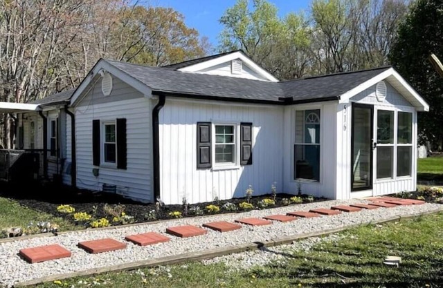 Relax in Privacy in 2BR Beauty w/ Fire Pit & Grill