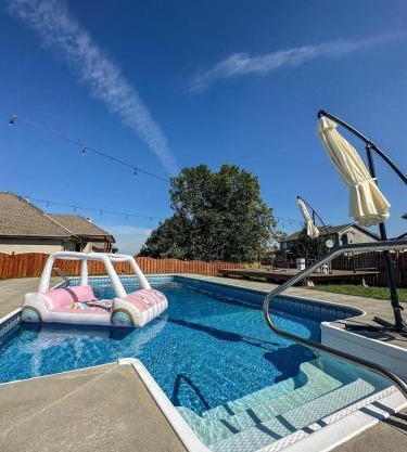 Relax in Style 5BR Home Hot Tub & Games