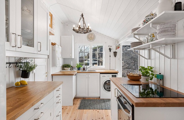 Relax in this charming and family-friendly holiday home.