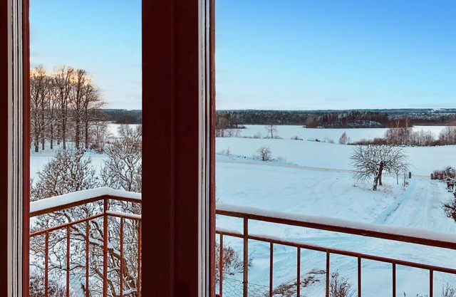Relax in this family-friendly holiday home with lake views.