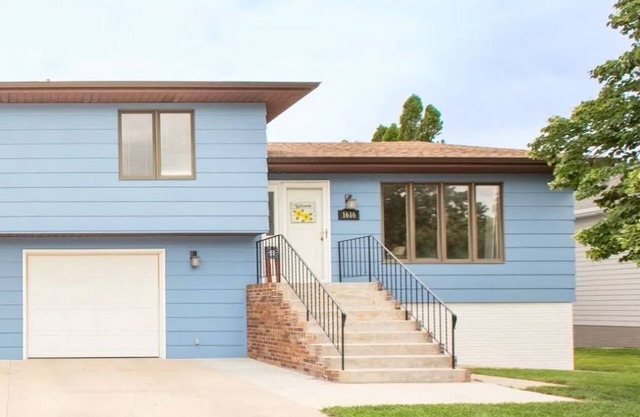 Relax, Unwind, and Stay at Centennial Getaway in McCook, NE