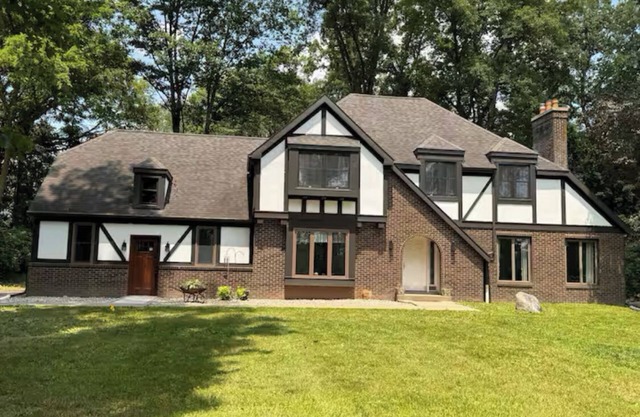 Relax with the whole family, peaceful and in the woods on 6 beautiful acres.