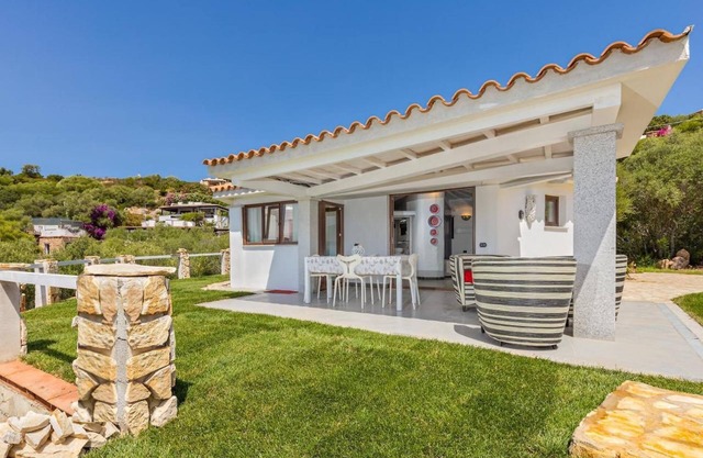 Relaxation and comfort come together in an oasis of peace. Authentic Sardinia is waiting for you!