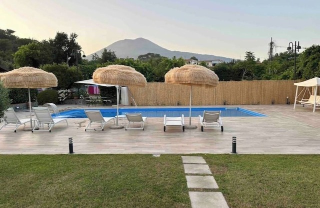 Relaxation with Jacuzzi and Pool between Pompeii and Capri