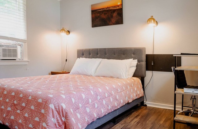 Relaxed 1 BR Near Lake with Fast WiFi, Fire Pit +