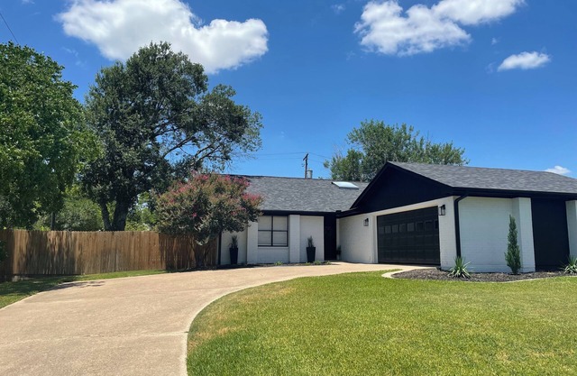 Relaxing 3BR home with King suite & WiFi in Bryan + Aggie Football tix available