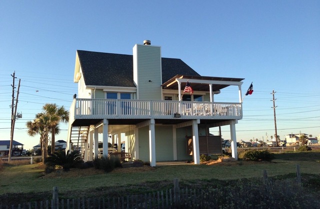 Relaxing Beachfront Escape In Sea Isle! 3 BR/2 BA with Great Views