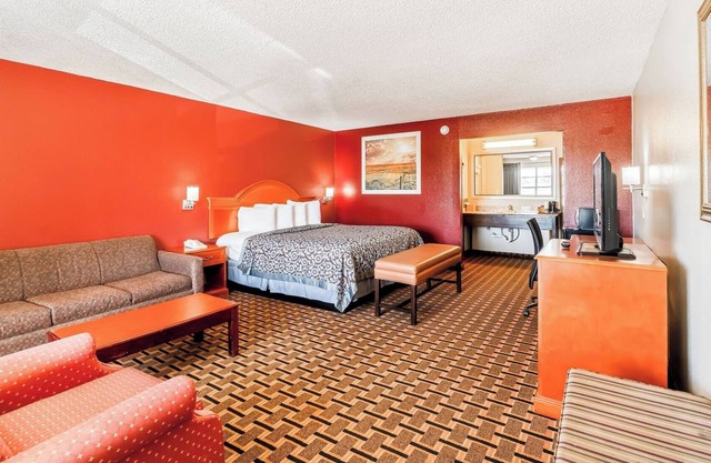 Relaxing Large Room with King Bed & Modern Extras for Travelers’ Comfort