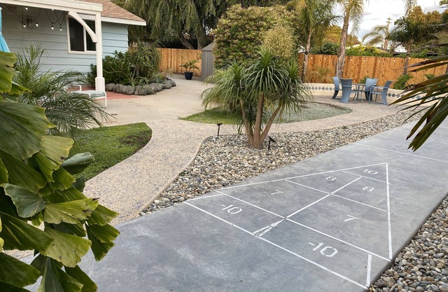 Relaxing, Romantic, and Fun! Private, Quiet, and Less than a mile to the Ocean!