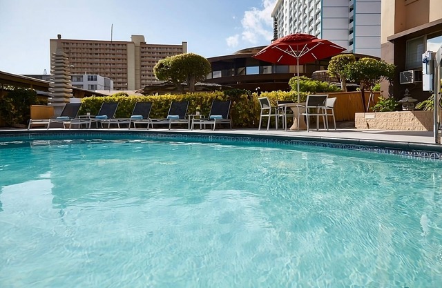 Relaxing Stay! Onsite Pool, Pets Allowed, Close to Waikiki Beach