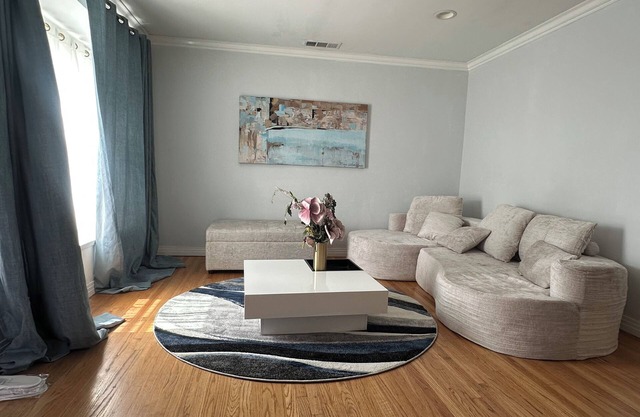 Relaxing townhome in lively Long Beach