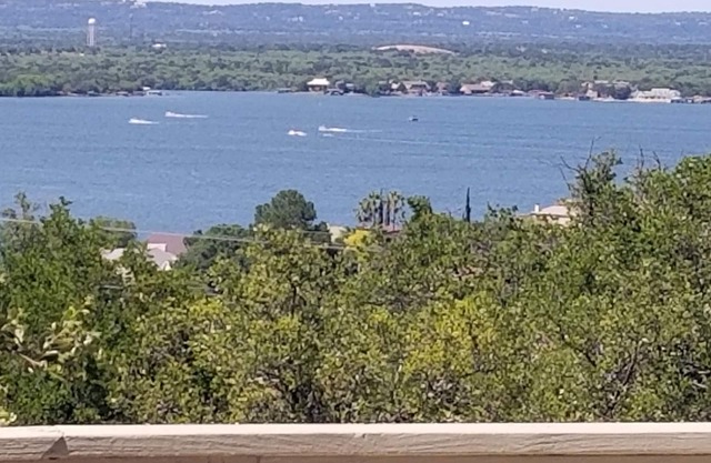 Relaxing townhouse with spectacular views of LBJ!