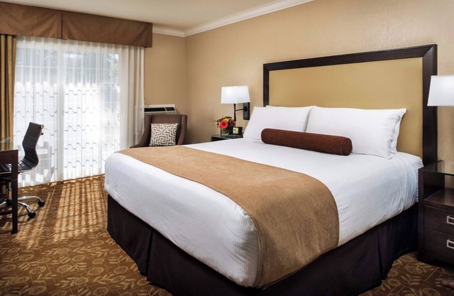 Relaxing Unit Near Stanford with Outdoor Heated Pool & Free Parking