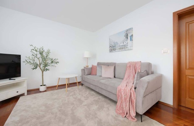 Rembielińska 20 Warsaw | Elegant Apartment | Parking | Close to Metro Station