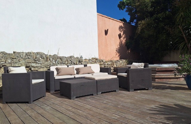 Remi's apartment – garden and jacuzzi