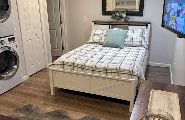 Remodeled Cozy Retreat Close to Downtown Salinas & 25 mins to Monterey
