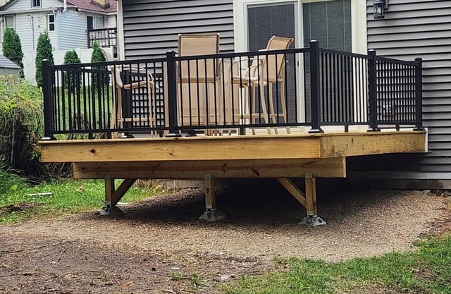 Remodeled home with pontoon rental 2 decks Private beach playground volleyball