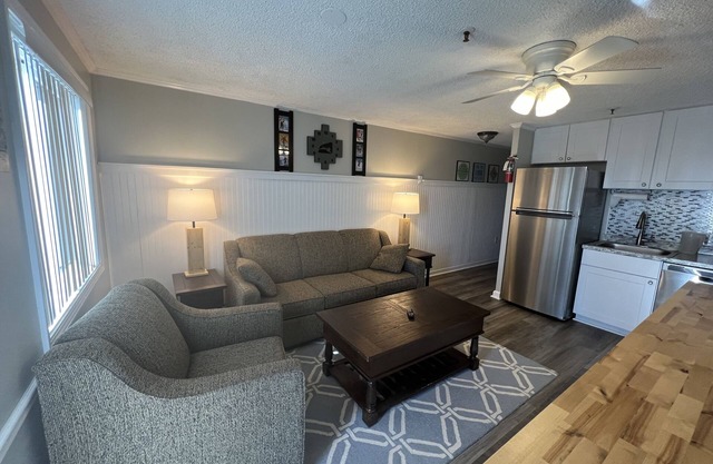 REMODELED! Mountain Lodge 325 Ski In/Out Condo, Steps to Ballhooter & Village.