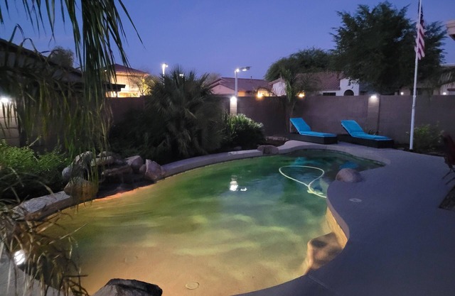 Remodled Cheerful 3 Bedroom 2 bath Home with beautiful Oasis Pool.