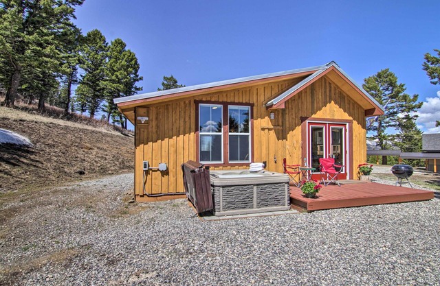 Remote Mtn Retreat w/Hot Tub: Outside Bozeman!