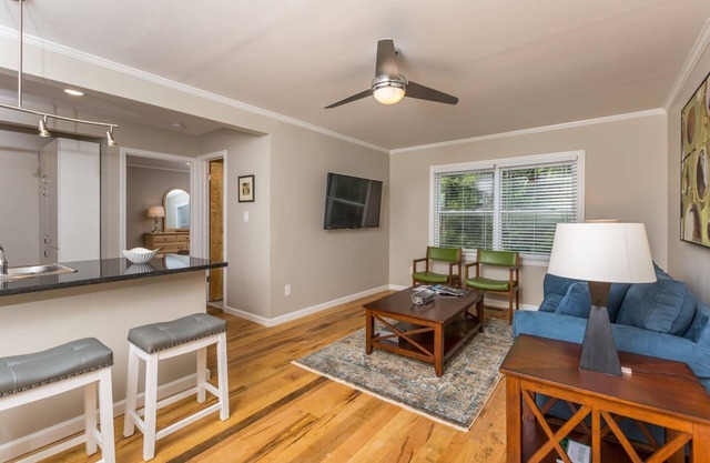 Renovated 1BR Apartment Steps from WFU Hospital
