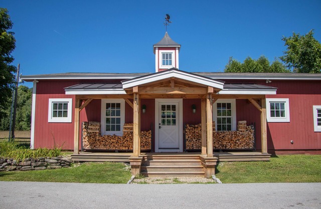 Renovated 2 BR/1BA guest house on private 18-acre property