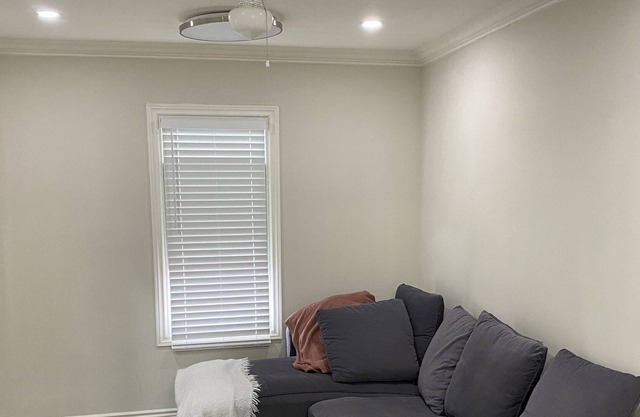 RENOVATED | 2BED|2 BATH| SLEEP 5| HOUSE