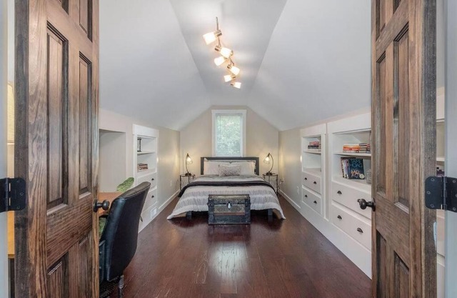 Renovated Beauty Overlooking Downtown Ann Arbor