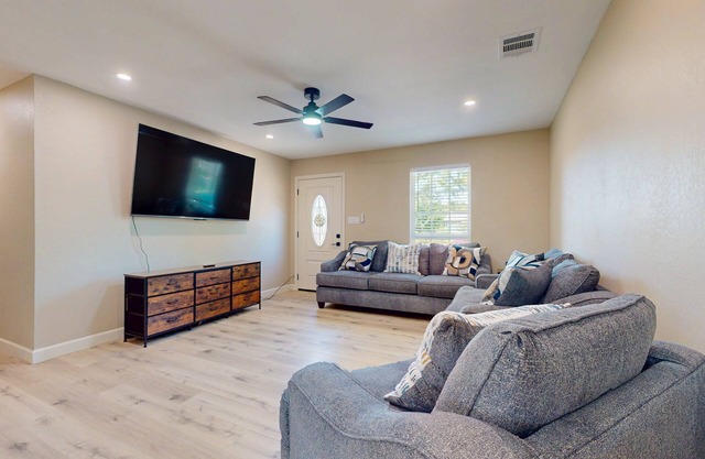 Renovated dog-friendly home with kitchen, patio, close to Downtown